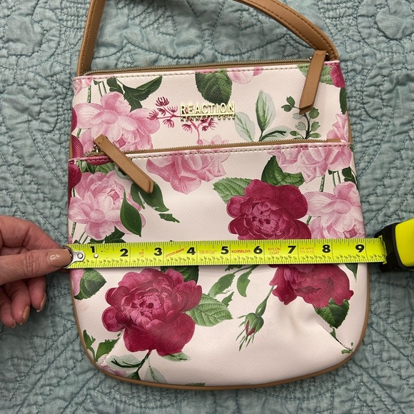 Kenneth Cole Reaction Crossbody Floral Purse. Adjustable Strap. - Picture 7 of 10